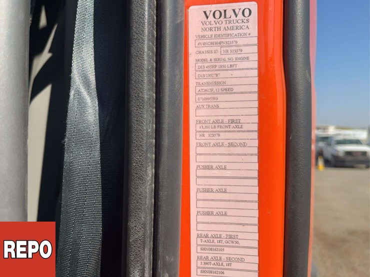 2023-volvo-vnl-t/a-sleeper-tractor-image-20