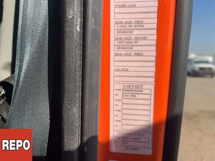 2023-volvo-vnl-t/a-sleeper-tractor-image-21