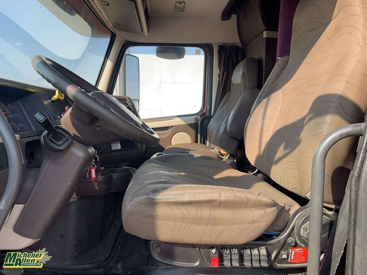 2012-volvo-vnl-t/a-sleeper-tractor-image-8