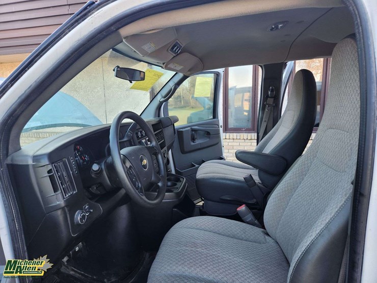 2012-chevrolet-express-2500-image-23