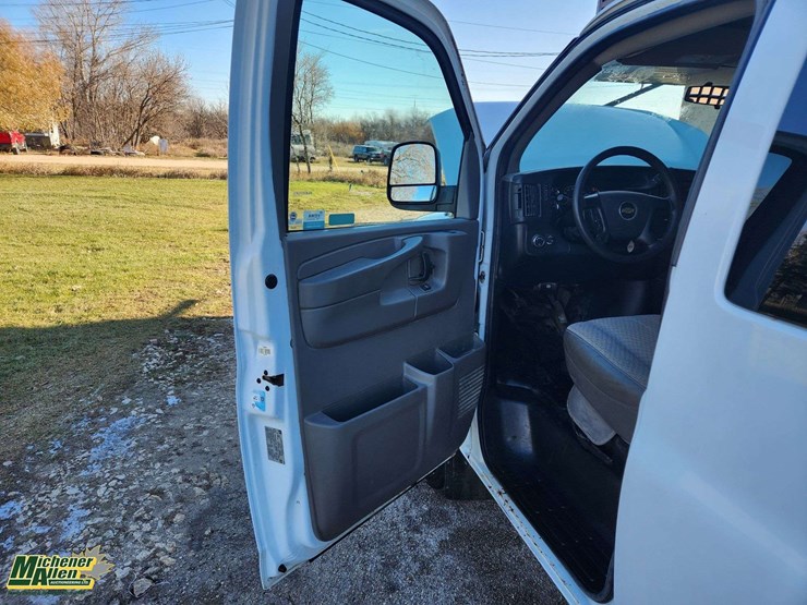 2012-chevrolet-express-2500-image-21