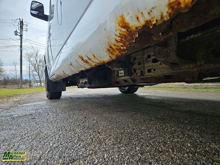 2011-chevrolet-express-1500-image-12