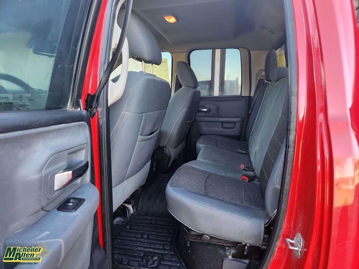 2015-dodge-1500-image-30