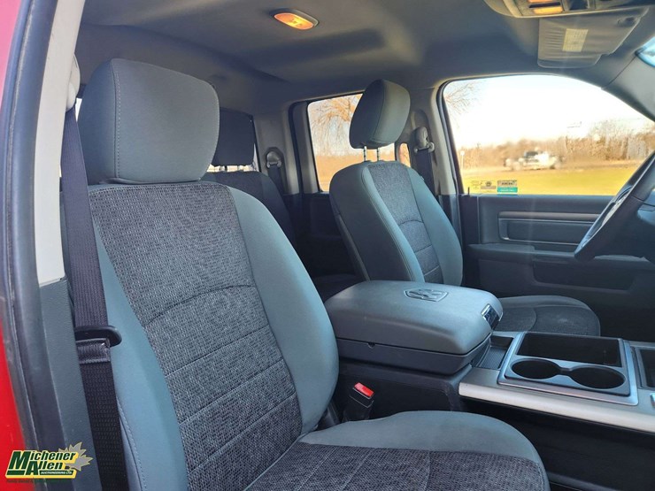 2015-dodge-1500-image-36