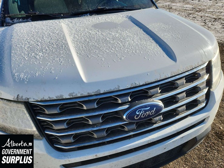 2016-ford-explorer-image-33