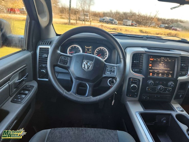 2015-dodge-1500-image-25