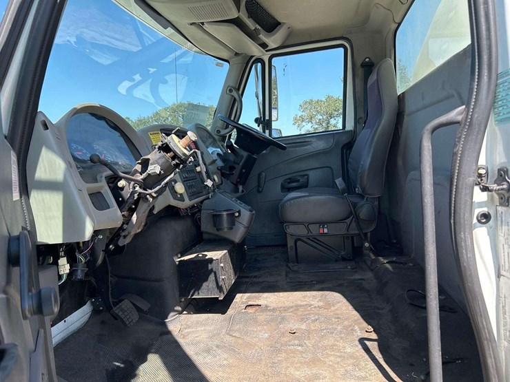 2010-international-durastar-4300-image-11