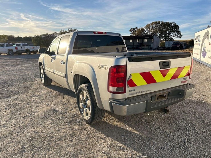 2010-gmc-1500-image-2