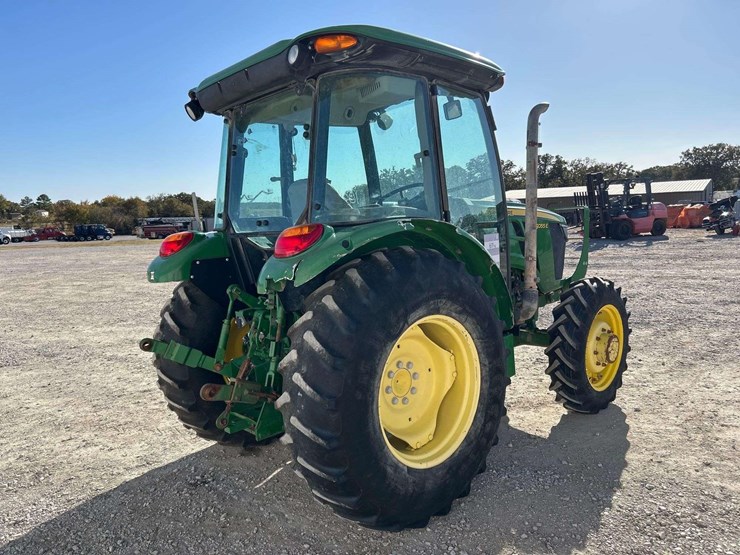 2016-john-deere-5055e-4wd-59hp-utility-tractor-image-3