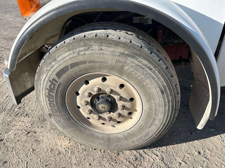 2015-peterbilt-367-image-32