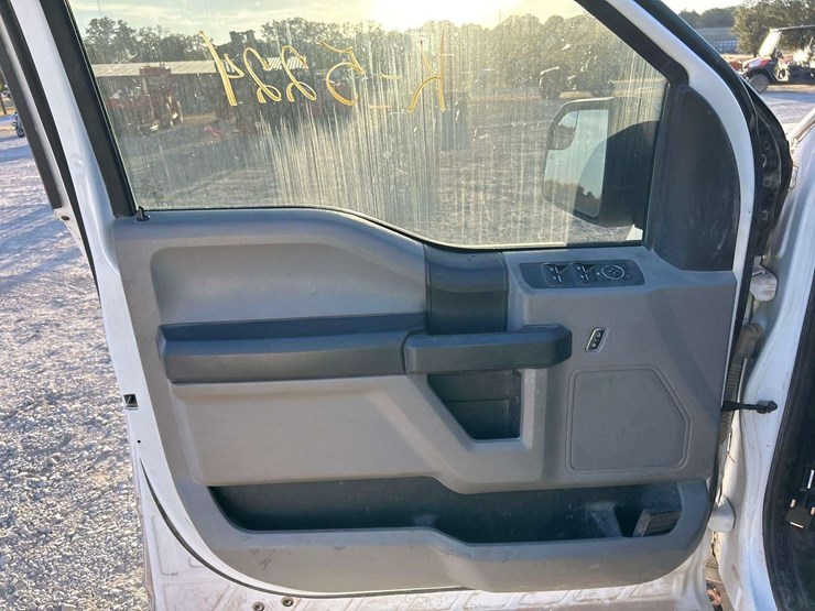 2019-ford-f150-image-12