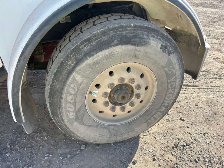 2015-peterbilt-367-image-39