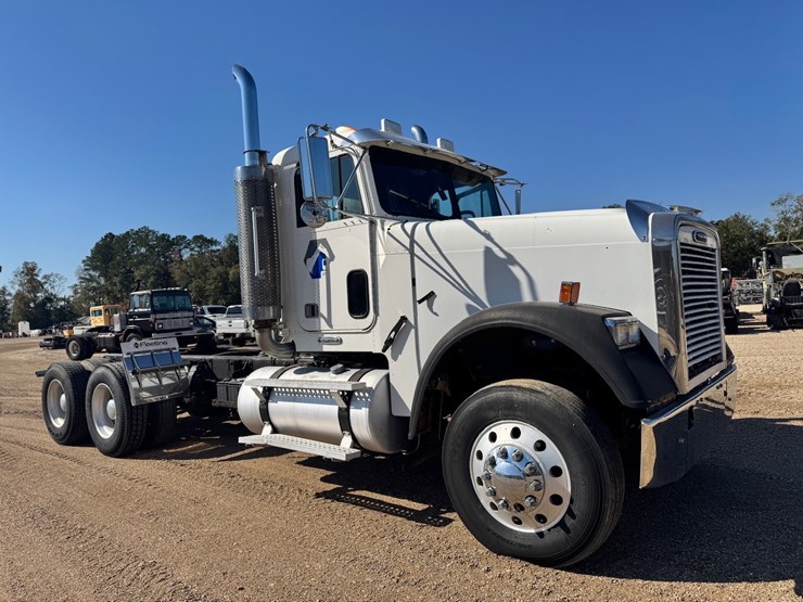 #14024-•-2007-freightliner-fld120sd-truck-tractor-image-2