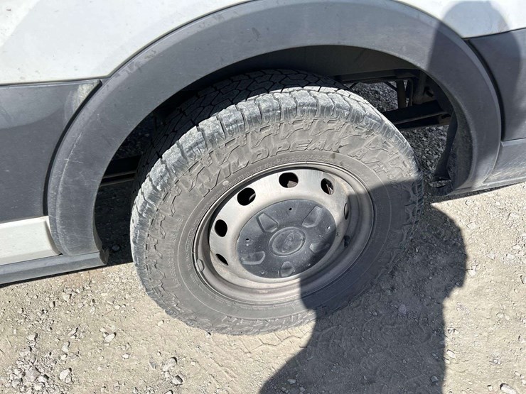 2017-ford-transit-350-passenger-van-image-25