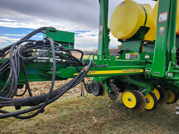 2014-john-deere-1770-image-17