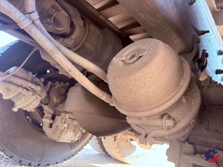 2019-mack-granite-gr64f-image-54