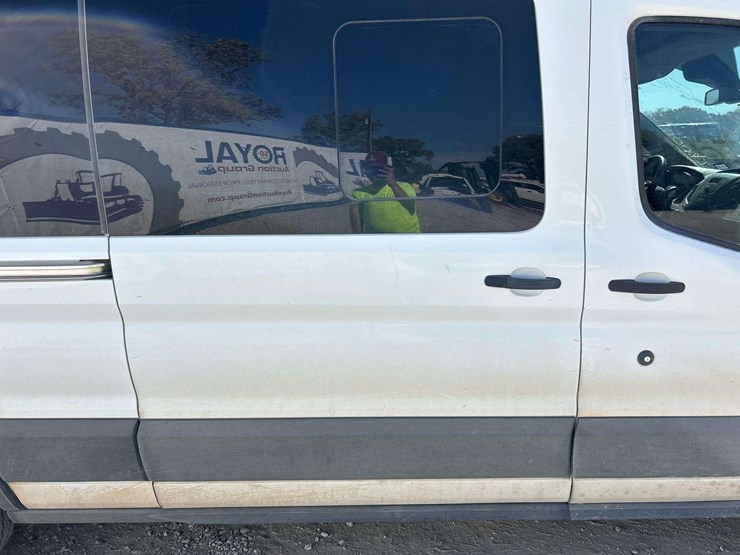 2017-ford-transit-350-passenger-van-image-22