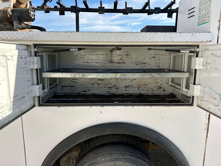 2017-ford-f550-image-39