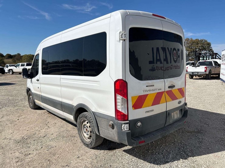 2017-ford-transit-350-passenger-van-image-3