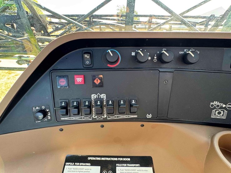 2011-john-deere-4730-image-36