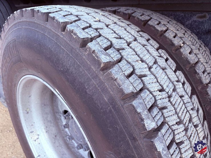 2019-mack-granite-gr64f-image-18