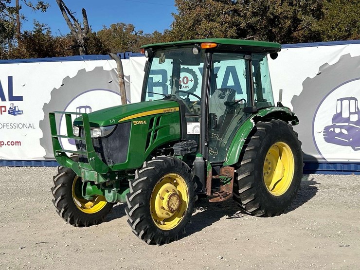 2016-john-deere-5055e-4wd-59hp-utility-tractor-image-1