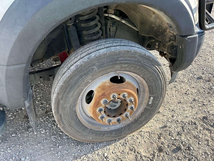 2017-ford-f550-image-43