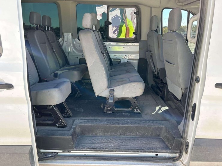 2017-ford-transit-350-passenger-van-image-22