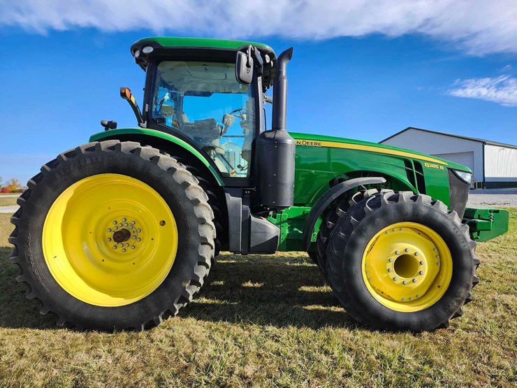 2012-john-deere-8285r-image-16