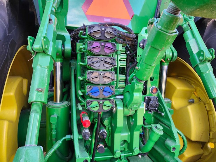 2022-john-deere-8r-310-image-10