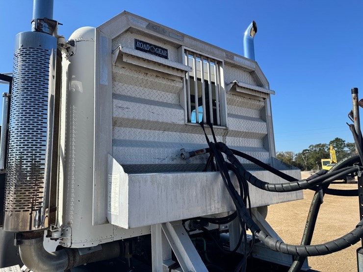 #14024-•-2007-freightliner-fld120sd-truck-tractor-image-4