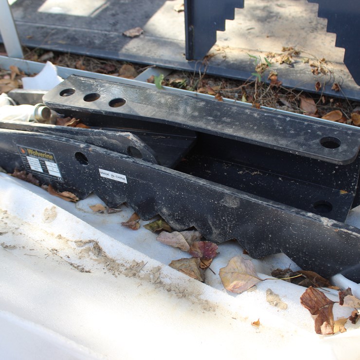 #5174 • 2025 WOLVERINE 32IN HYD THUMB