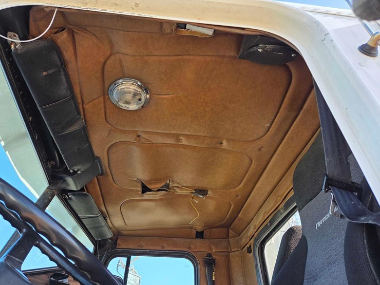 1994-freightliner-semi-image-41