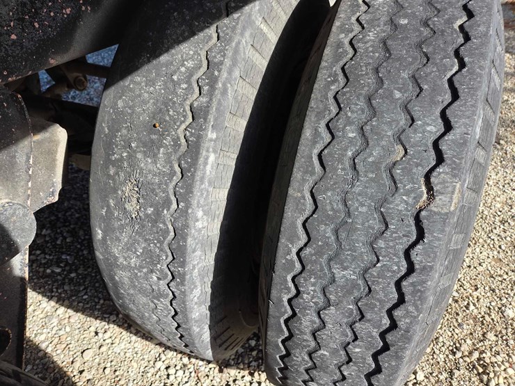 single-hopper-bottom-trailer-image-16