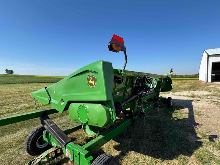 2024-john-deere-c8r-image-4