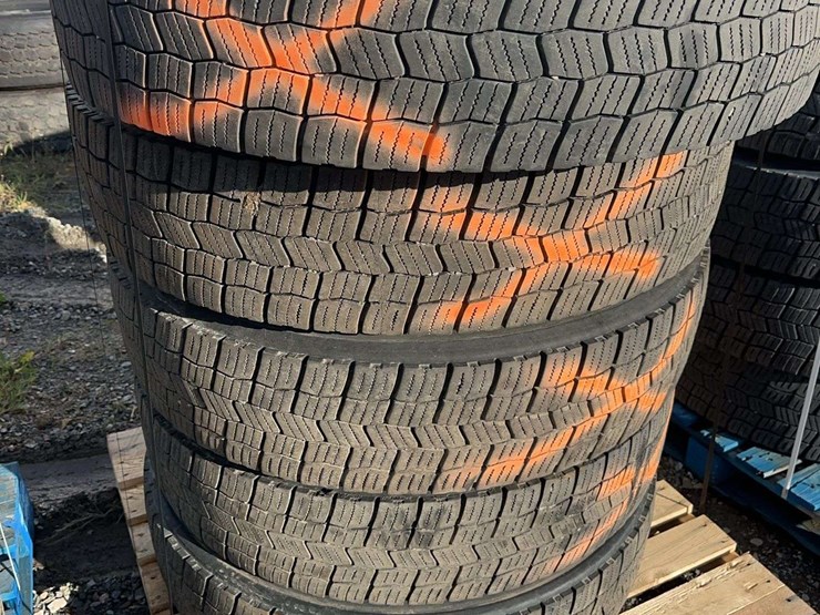 30-11r22.5-tires-image-2