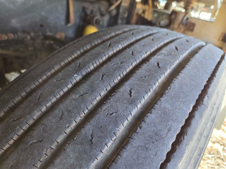 1994-freightliner-semi-image-8