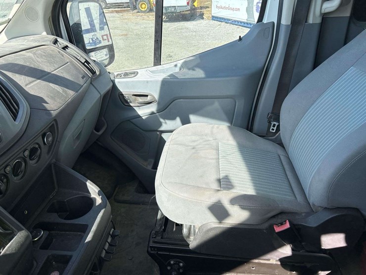 2017-ford-transit-350-passenger-van-image-19