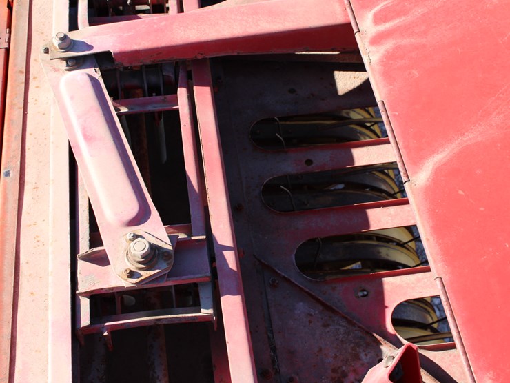 new-holland-273-image-36