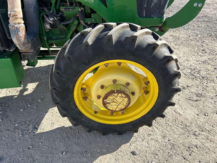 2016-john-deere-5055e-4wd-59hp-utility-tractor-image-22