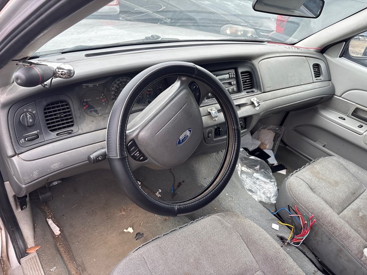 #5008-•-2002-ford-crown-victoria-|-for-parts/repairs-image-7