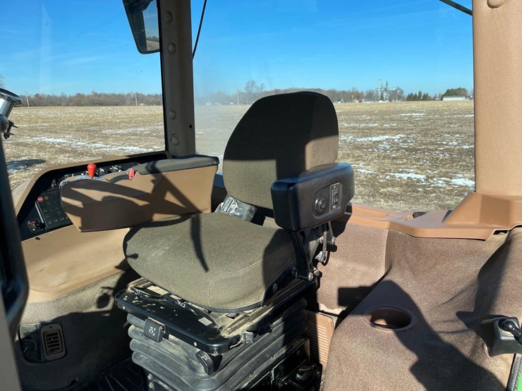 john-deere-8200-image-43