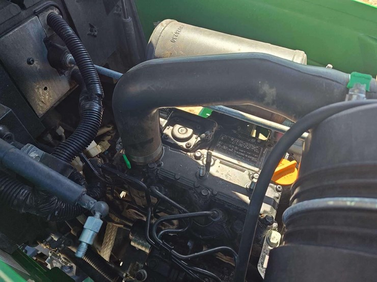 2019-john-deere-1025r-image-9