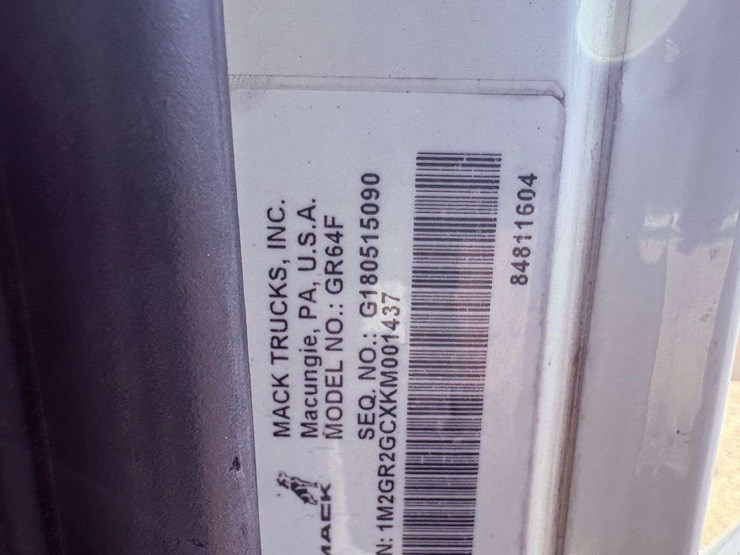 2019-mack-granite-gr64f-image-92