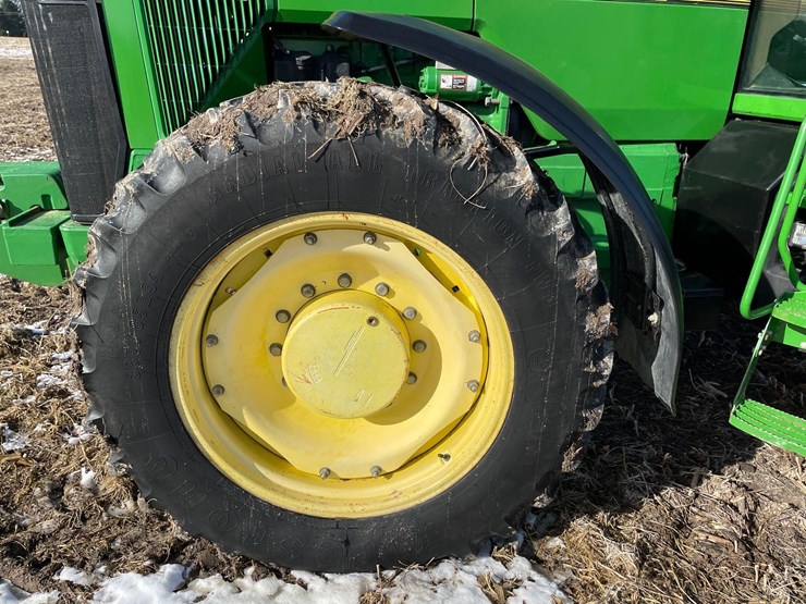 john-deere-8200-image-9
