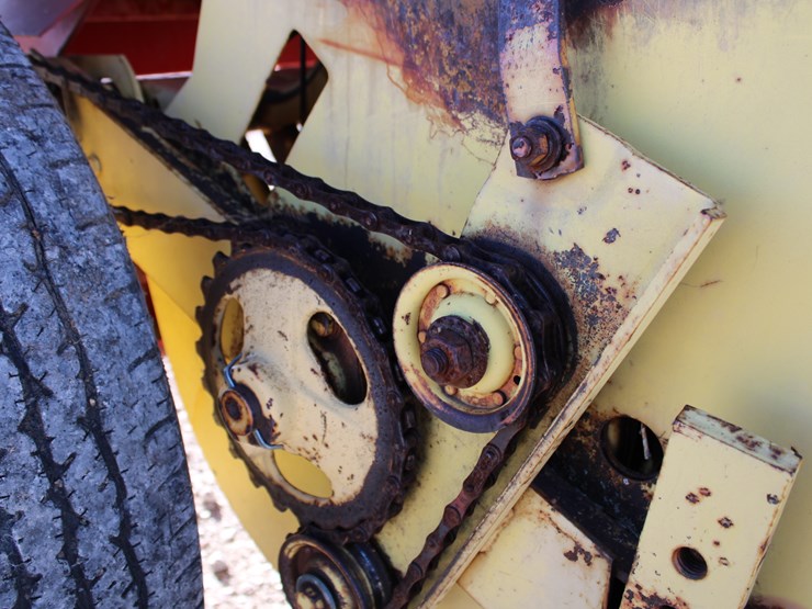 new-holland-273-image-39