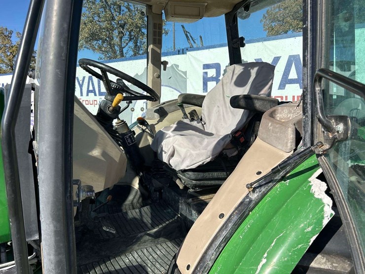 2016-john-deere-5055e-4wd-59hp-utility-tractor-image-11