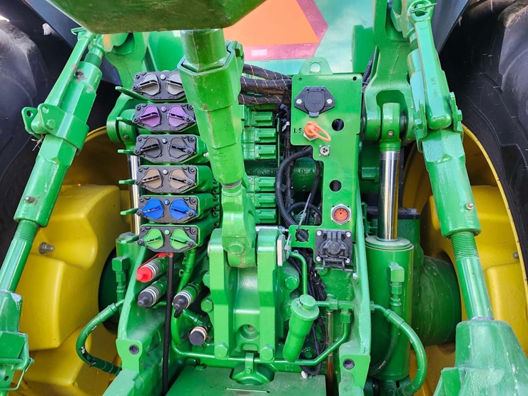 2022-john-deere-8r-310-image-12