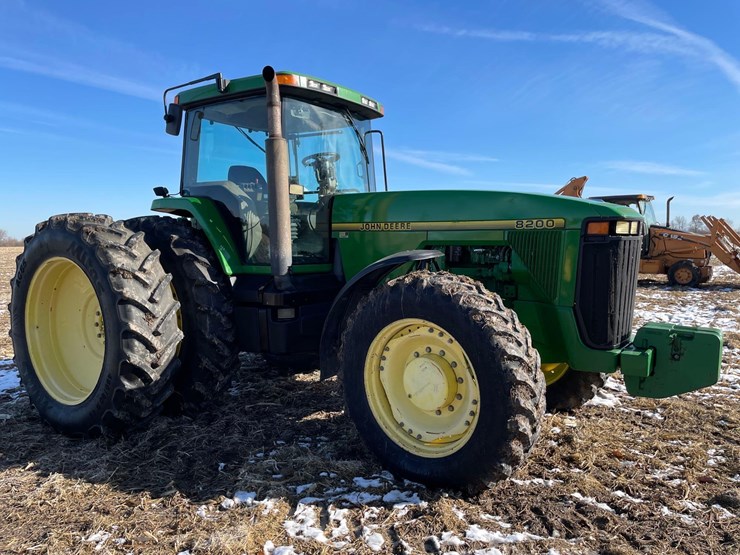 john-deere-8200-image-42