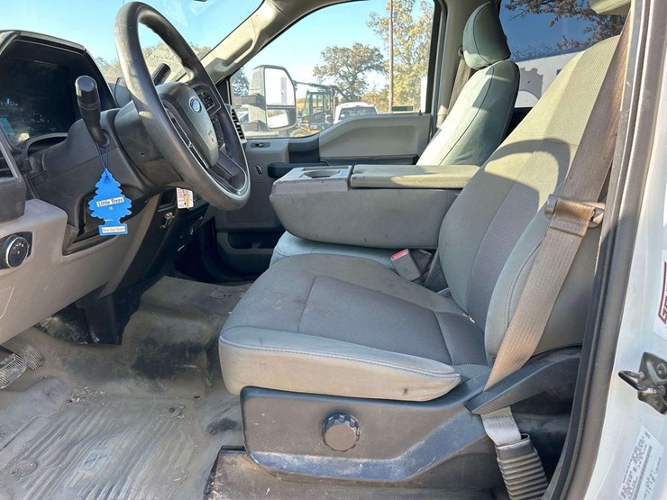 2017-ford-f550-image-12